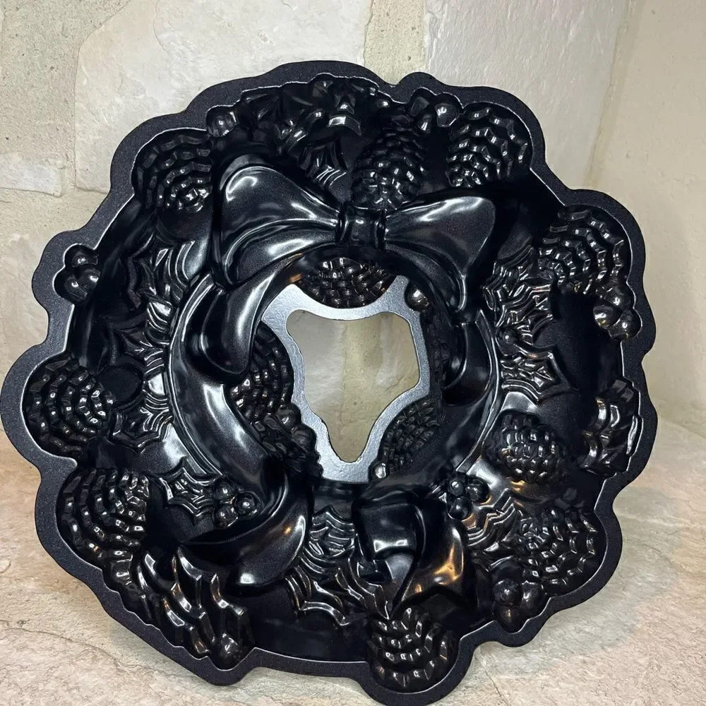 Nordic Ware Christmas Pinecones Wreath Bundt Cake Pan Williams Sonoma 12“ 9 Cup
